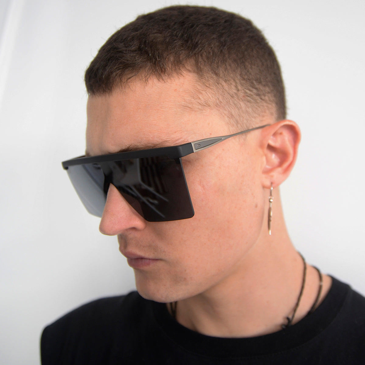 Anteojos de Sol - Moscow - Metal Negro Mate - Lente gris